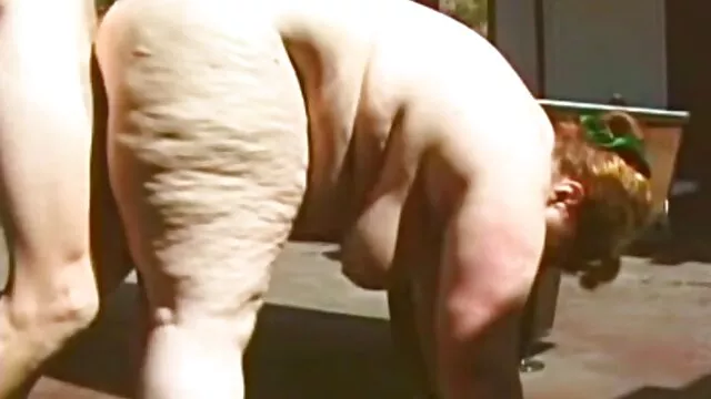 Anciana mayor le dio videos de sexo casero en español en el sofá