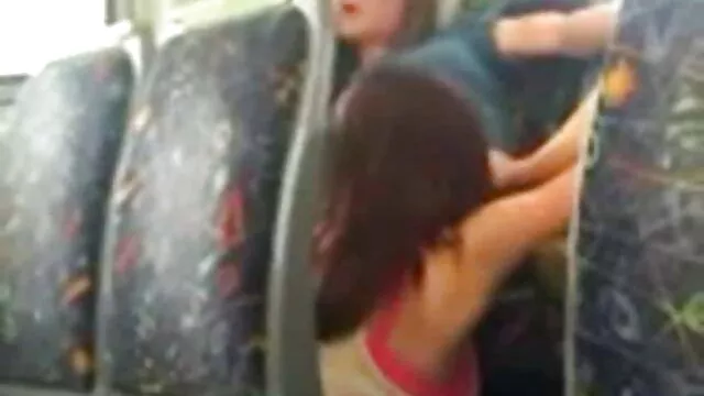 Belleza tetona sueña con un hombre y se masturba ver video porno gratis en español un agujero