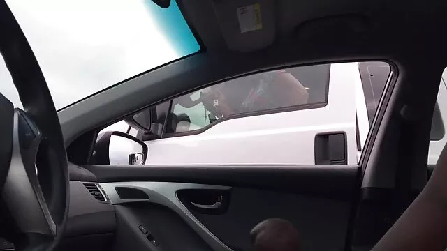 Chica atractiva posando desnuda en hentai en español gratis el centro de la ciudad