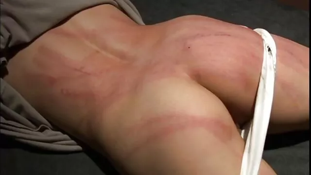 Mara porno nuevo español en el baño