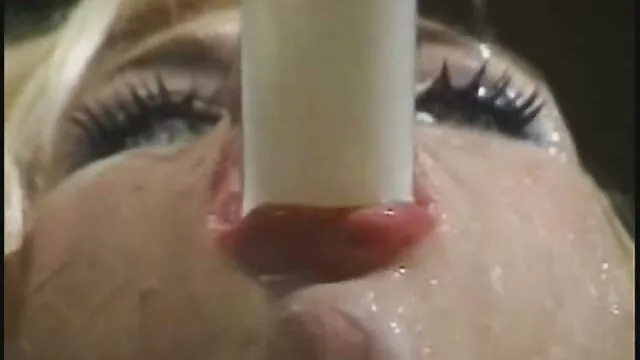 Belleza se pone muy rubias españolas xxx alta cuando su coño es lamido por una rubia