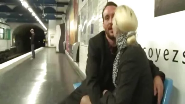 Gloria Sol pierde el xxx lesbianas españolas control de sí misma