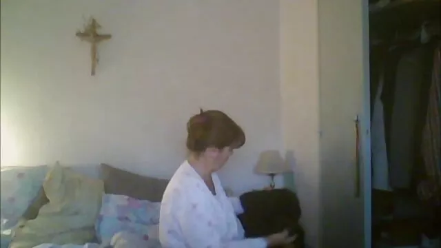 Linda subtitulada xxx mujer sustituyó su coño bajo los dedos del chico con el que se masturba con ella