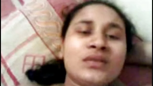 Mujer pprno españolas enseña coño y culo para soñar en vídeo