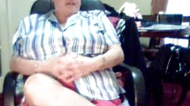 La chica hace una mamada inolvidable y se la dan por el ano porno doblado al castellano