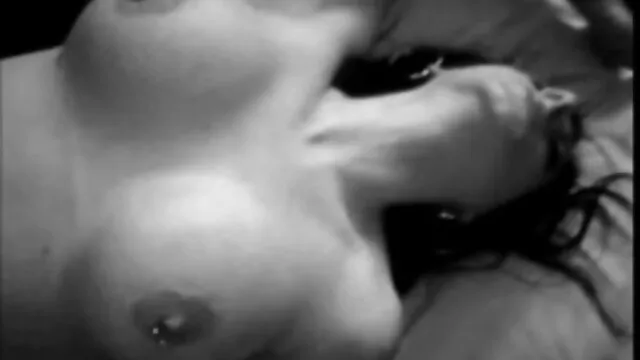 Un chico galante tira de porno español x una polla a una linda tierna