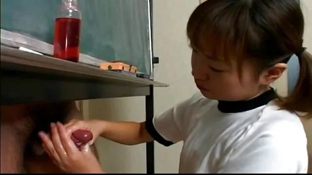 Cuties hábilmente trabajando con el pie el pene subtitulada xxx de un tío