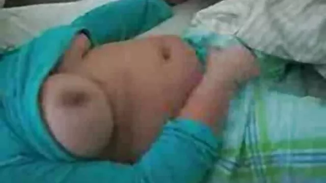 Chica pelirroja se masturba con un videos xxx de hermanos en español consolador