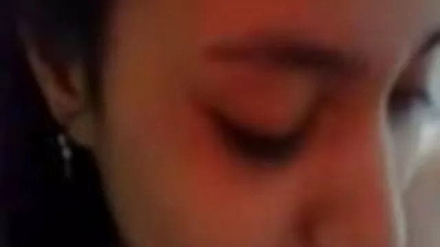 Chica pelirroja, debido peliculas x españolas a la falta de un hijo de puta, inserta sus dedos en la vagina