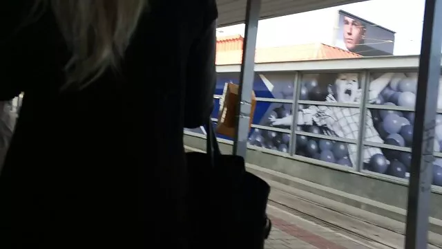 Un hombre le folla el xvideos español hd culo a una chica con una polla de goma y luego lame el anal para obtener una miga