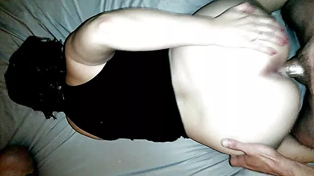 La linda Kesha es follada en porno insecto español dos agujeros al mismo tiempo