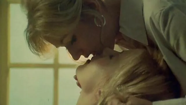 Un grupo de hombres deja entrar a un círculo de bellas amantes del porno sub en español sexo caliente