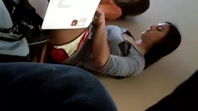 Los videos xxx maduras españolas estudiantes se acarician suavemente en una noche de invierno